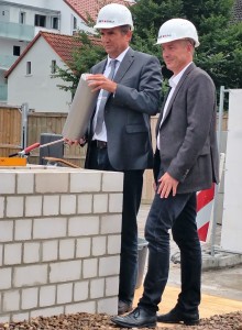 Die Zeitkapsel kommt in die Grundmauer